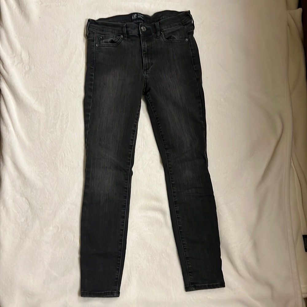 Gap size 28 skinny jeans in good condition